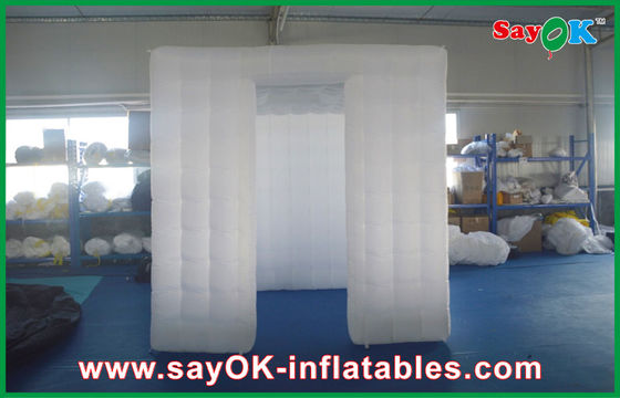 La cabine drôle de photo étaye la clôture gonflable pliable de kiosque de cabine de photo de l'autocollant 3D blanc avec la fenêtre
